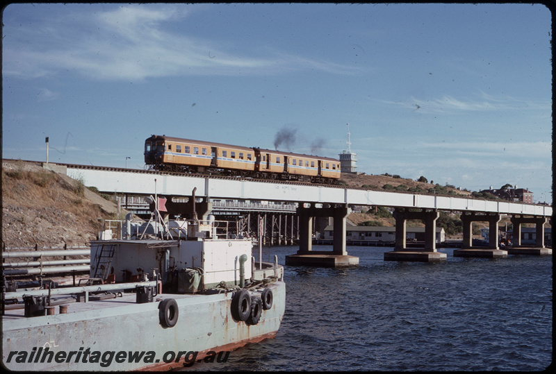 T08167
ADA Class 766 and ADX Class 664, Down suburban passenger service, Swan River Bridge, concrete pylon, steel girder, Fremantle, 