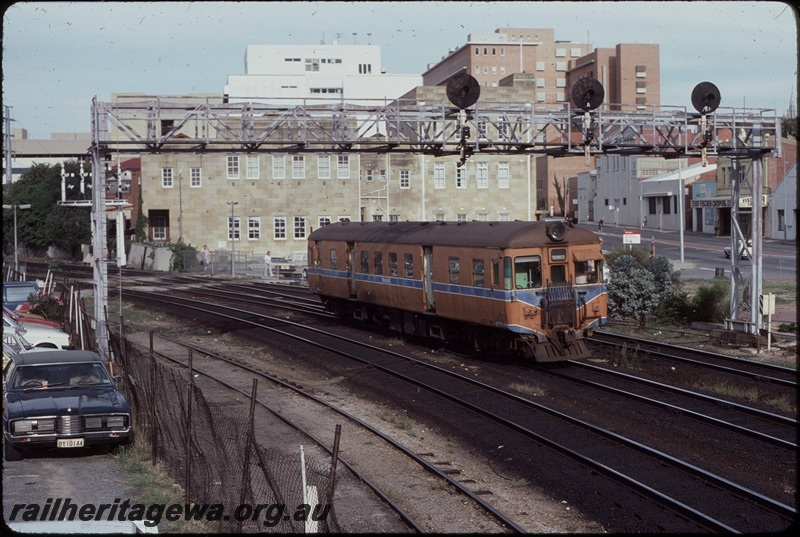 T08176
ADG Class 610, Up suburban passenger service, approaching City Station, Pier Street pedestrian crossing, searchlight signal gantry, semaphore bracket signals, Perth, ER line
