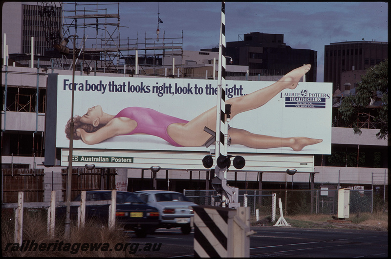 T08199
Billboard advertising Laurie Potters Healthclubs, Lord Street level crossing, between City and Claisebrook, ER line
