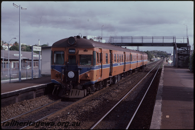 T08208
ADG/ADA/ADH Class railcar set, Up suburban passenger service, platform, station nameboard, footbridge, ER line
