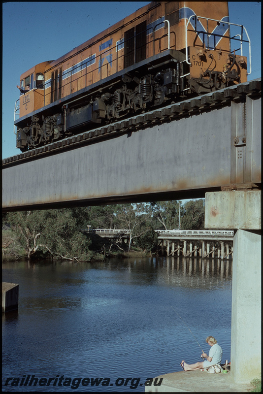 T08209
C Class 1701, Up light engine movement, Swan River Bridge, concrete pylon, steel girder, Guildford, ER line
