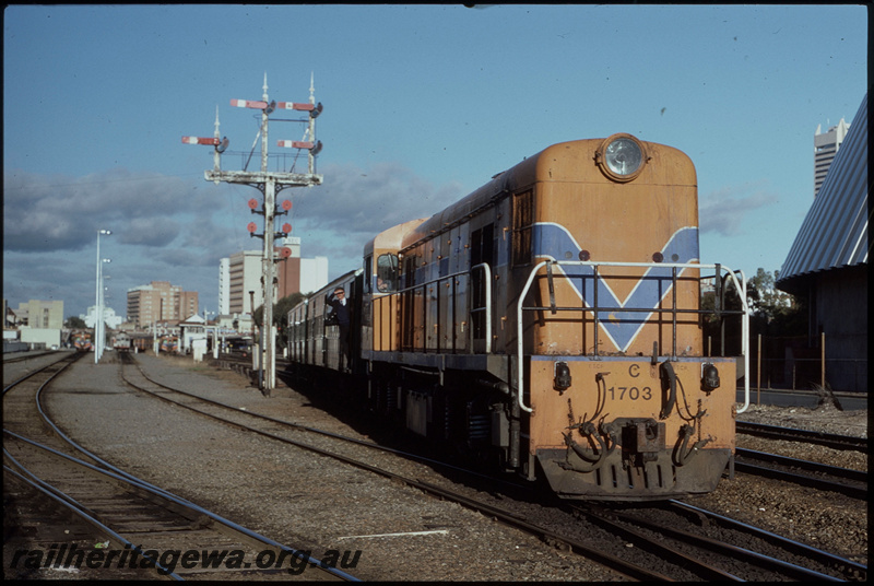 T08226
C Class 1703, shunting carriage sidings, Perth Yard, semaphore bracket signal, ER line
