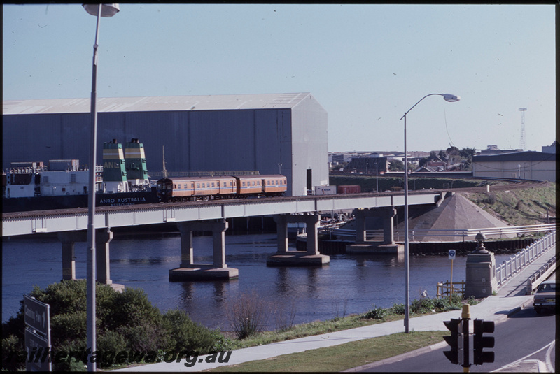 T08227
ADA/ADG Class railcar set, Down suburban passenger service, Swan River Bridge, concrete pylon, steel girder, Fremantle, ER line
