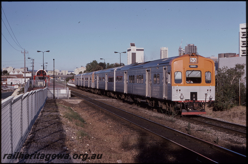 T08229
ADL Class 809 with ADC/ADL/ADC Class railcar set, Up suburban passenger service, departing City West, platform, station shelter, ER line
