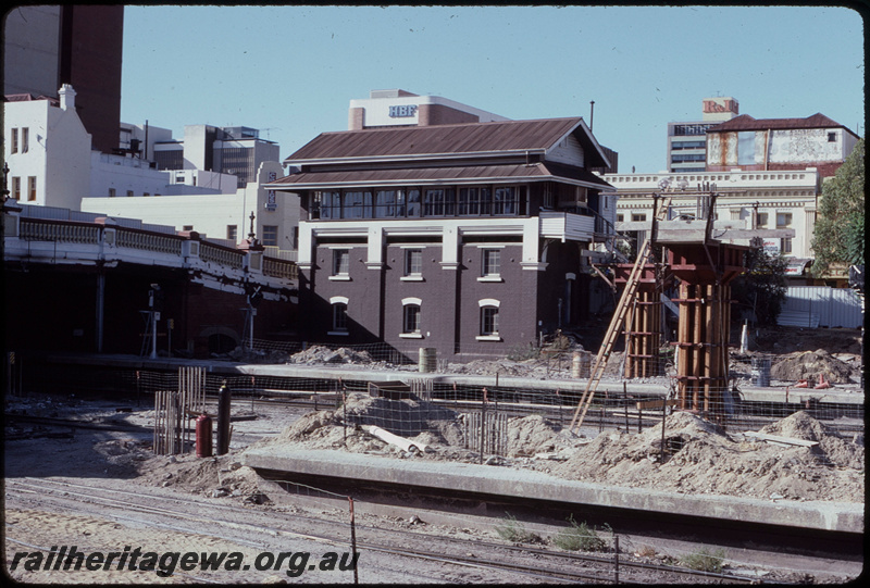 T08400
Perth Box C signal cabin, City Station, construction of multi-story carpark underway, Perth, ER line
