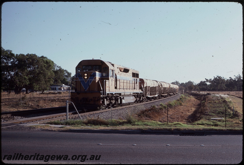 T08414
L Class 271, Down goods train, approaching Kenwick Flyover, Albany Highway level crossing
