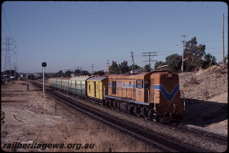 T08416
C Class 1701, Down suburban passenger service, between Rivervale and Victoria Park, searchlight signal, SWR line
