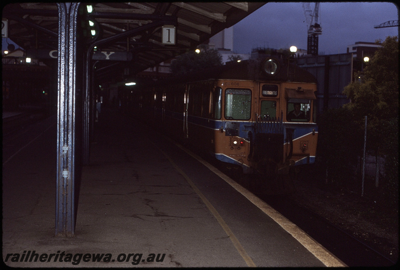 T08456
ADG Class 606 with ADA/ADG Class railcar set, Up suburban passenger service, Platform 1, Fremantle Dock, City Station, Perth, ER line
