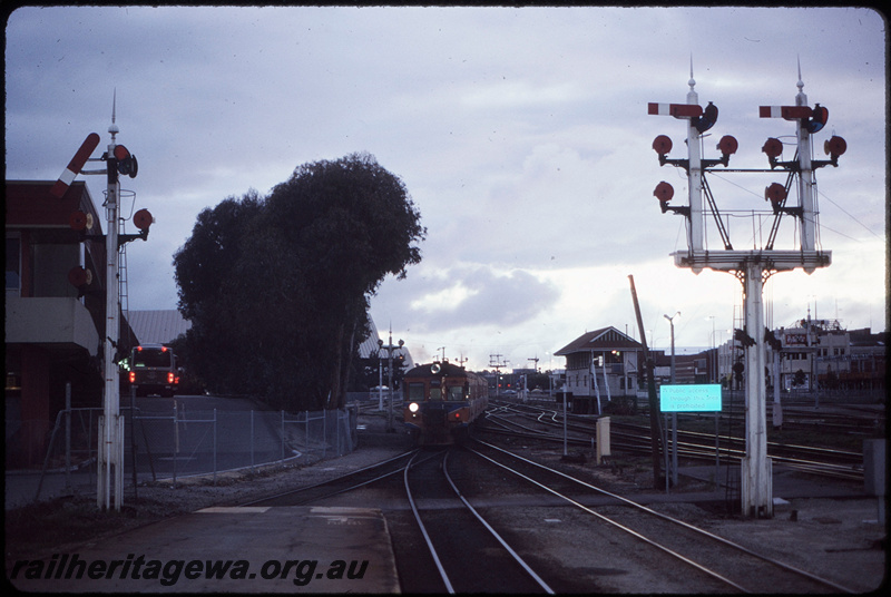T08457
ADG Class 606 with ADA/ADG Class railcar set, Up suburban passenger service, Platform 1, Fremantle Dock, City Station, Perth, ER line
