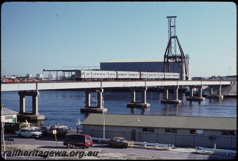 T08467
ADK/ADB/ADK/ADB Class railcar set, Up suburban passenger service, Swan River Bridge, steel girder, concrete pylon, Fremantle, ER line
