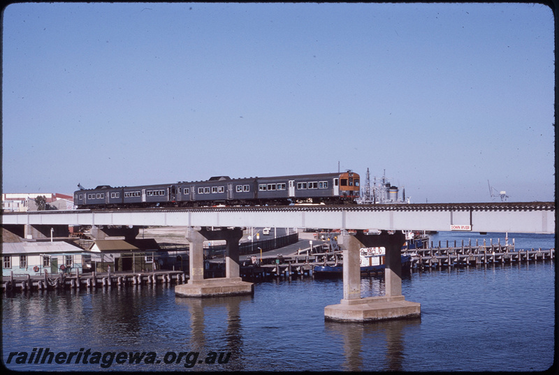 T08484
ADL/ADC Class railcar set, Up suburban passenger service, Swan River Bridge, steel girder, concrete pylon, Fremantle, ER line
