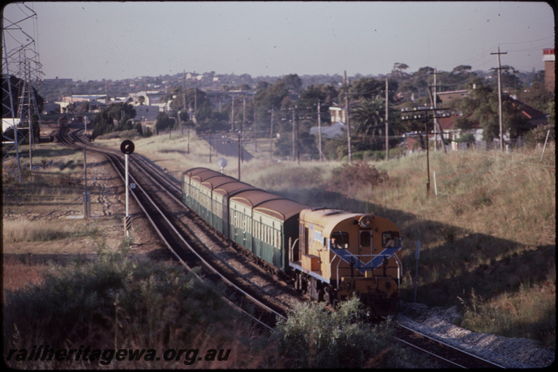 T08493
G Class 51, Down suburban passenger service, between Rivervale and Victoria Park, searchlight signals, SWR line
