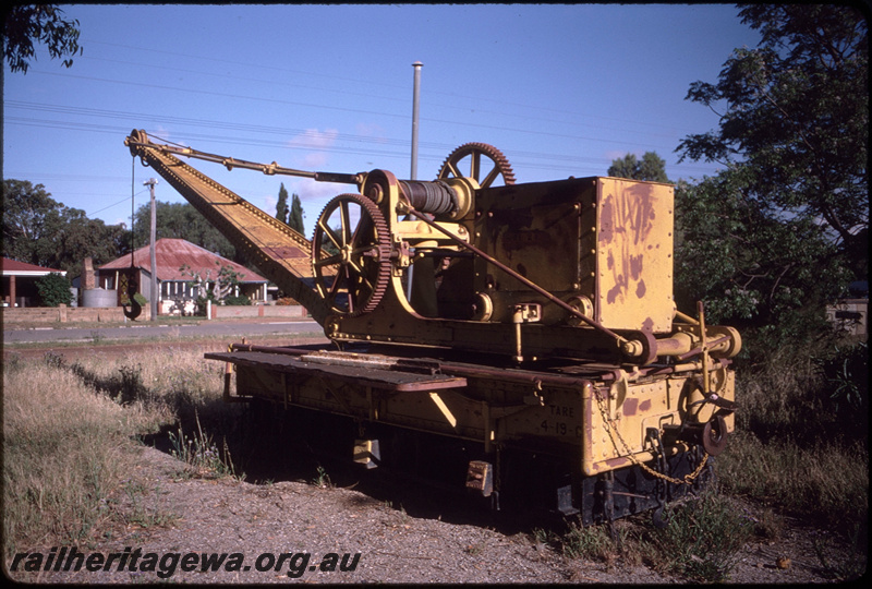 T08506
Cowans Sheldon 7 ton 6-wheeled hand crane, No. 3, end view, Walkaway, MR line
