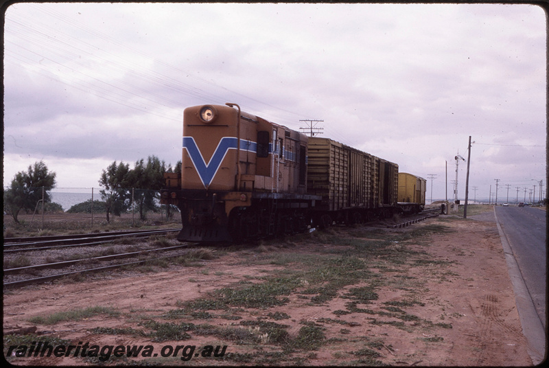 T08516
Y Class 1111, shunting, Chapman Road, Geraldton, semaphore signal, NR line
