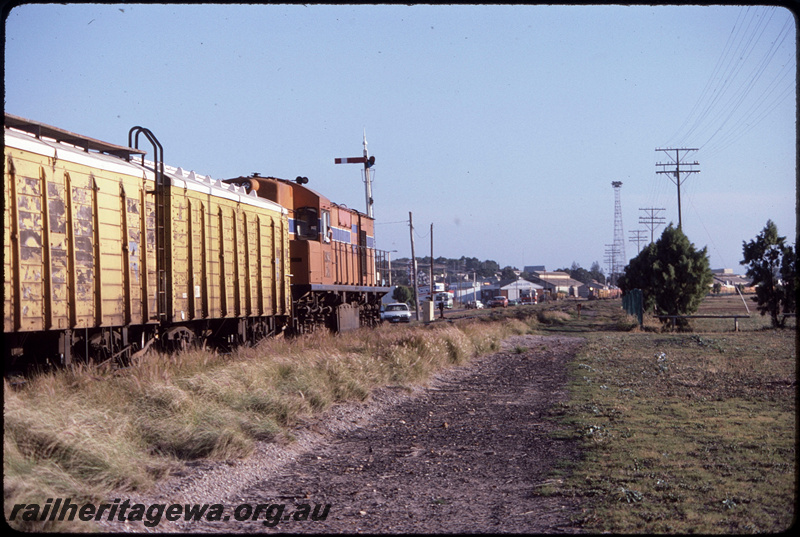 T08526
RA Class 1909, Down grain train, arriving at Geraldton, Chapman Road, semaphore signal, NR line
