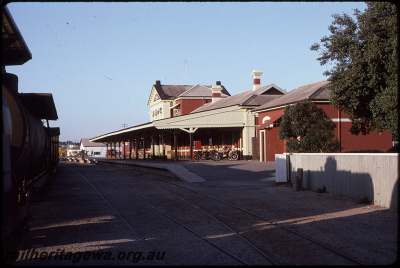 T08527
Geraldton station building and yard, NR line
