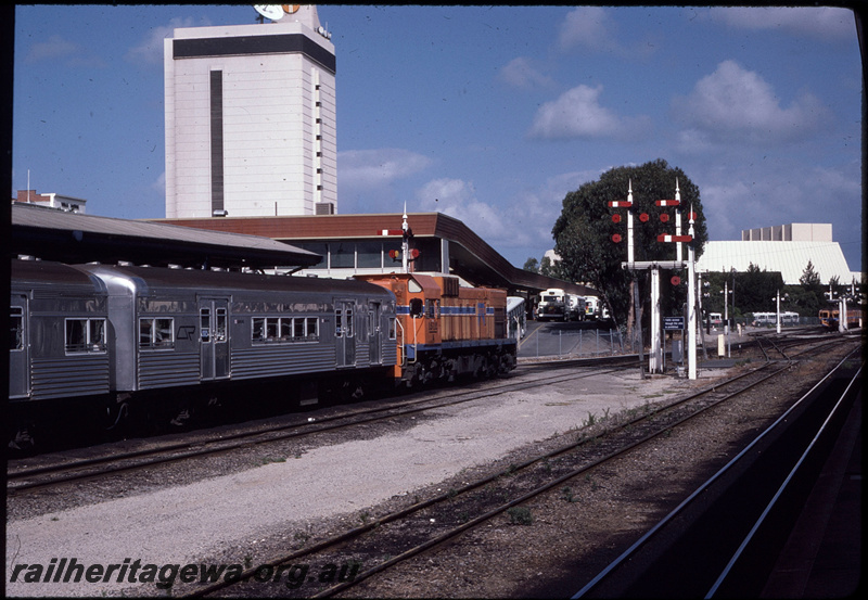 T08604
A Class 1512, Up suburban passenger service, set of hired Queensland Railways (QR) SXV and SX Class carriages, City Station, Perth, semaphore signals, Wellingston Street Bus Station, ER line
