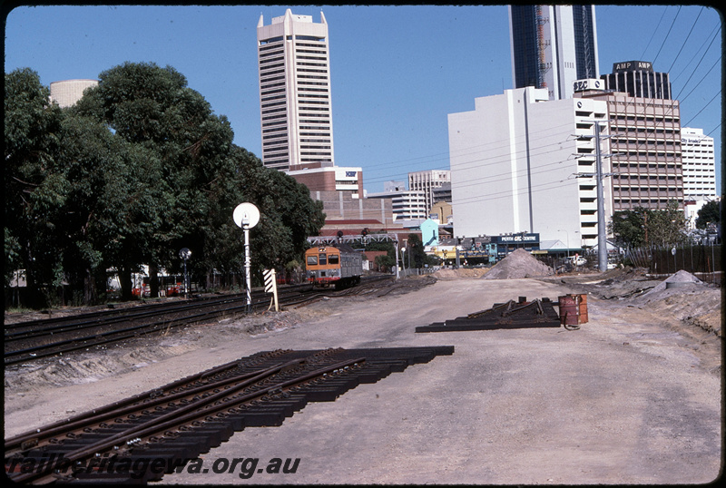 T08637
ADB Class 772 with ADK Class railcar, Down suburban passenger service, between City Station and Claisebrook, searchlight signal gantry, Moore Street level crossing, earthworks underway for construction of additional trackwork and McIver Station, ER line
