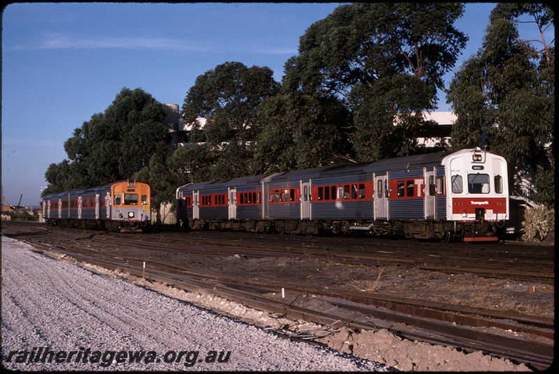 T08641
ADL Class 810 and ADC Class 860, Up suburban passenger service, first ADL/ADC painted with red and white front and first railcar to be modified for driver only operation (DOO), sign on front says 