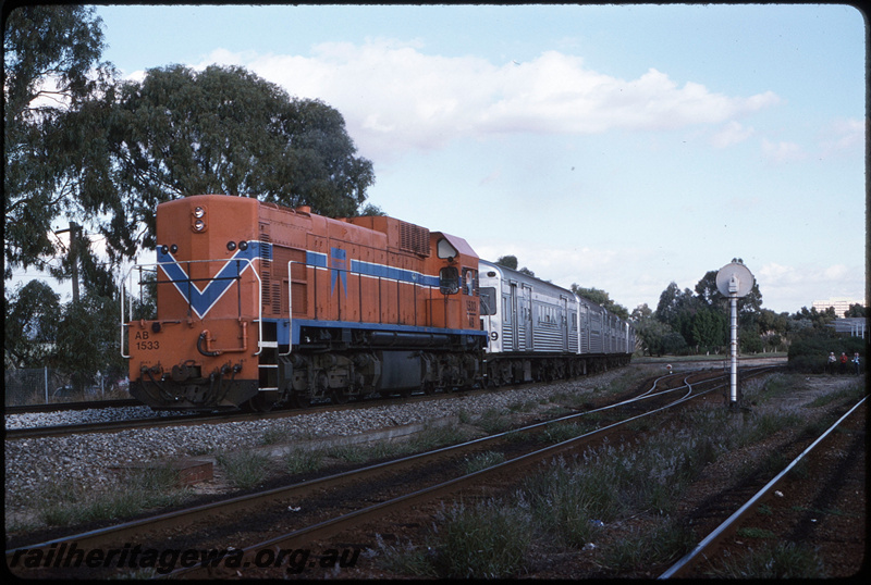 T08671
AB Class 1533, Down suburban passenger service, 5-car set of hired Queensland Railways (QR) SXV and SX Class carriages, searchlight signal, between East Perth and Mount Lawley, Perth Terminal, crowd awaiting arrival of NSWGR C3801 on the Bicentennial Train, ER line
