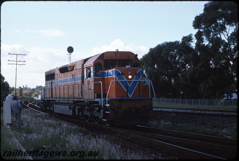 T08672
L Class 261, Up light engine, arriving at Perth Terminal, East Perth, loco was used to pilot the 