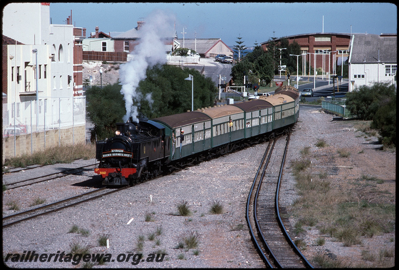 T08694
DD Class 592, Up ARHS passenger special, City Circle Tour, headboard, arriving at Fremantle, FA line
